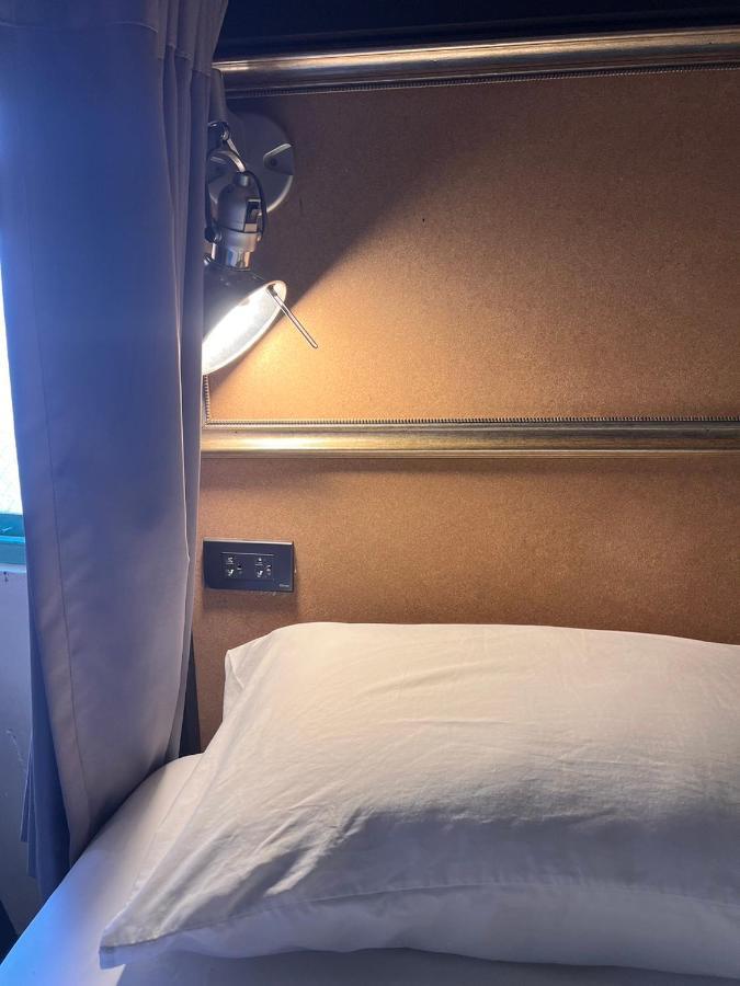 2Street Hostel (Adults Only) Σούρατ Τανί Εξωτερικό φωτογραφία