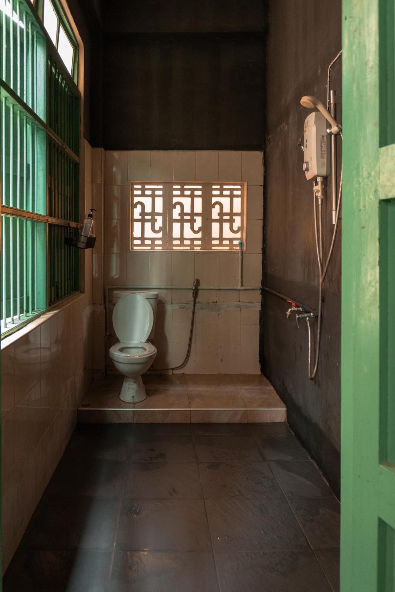 2Street Hostel (Adults Only) Σούρατ Τανί Εξωτερικό φωτογραφία