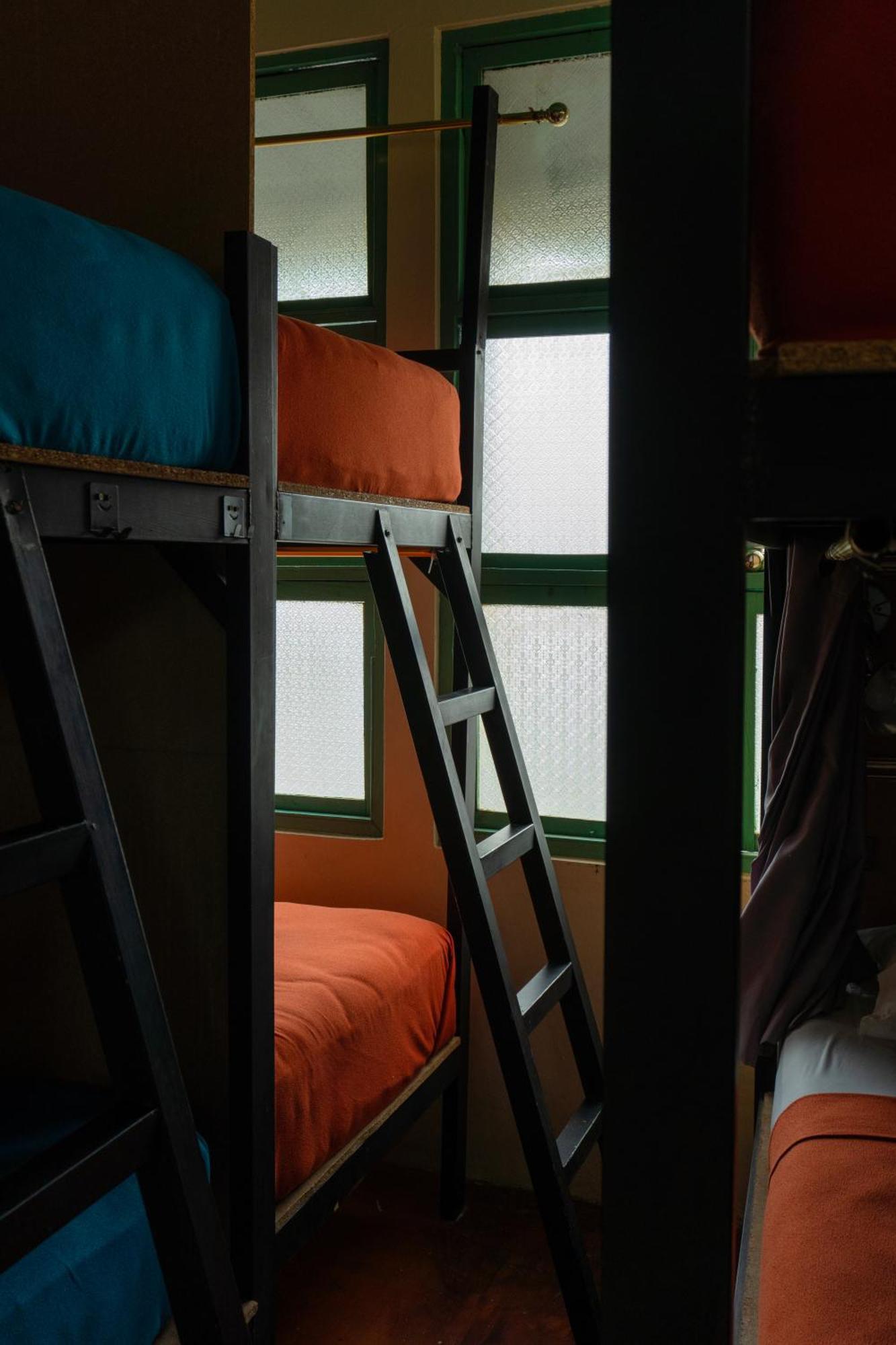 2Street Hostel (Adults Only) Σούρατ Τανί Εξωτερικό φωτογραφία