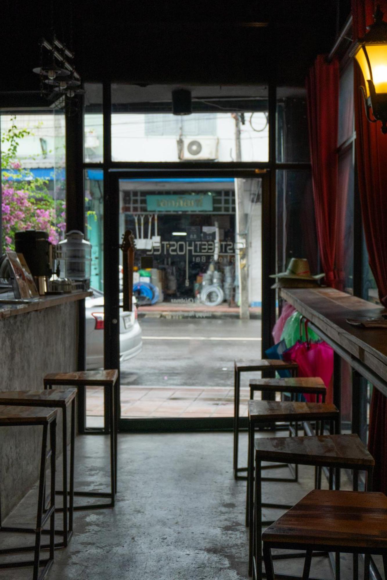 2Street Hostel (Adults Only) Σούρατ Τανί Εξωτερικό φωτογραφία