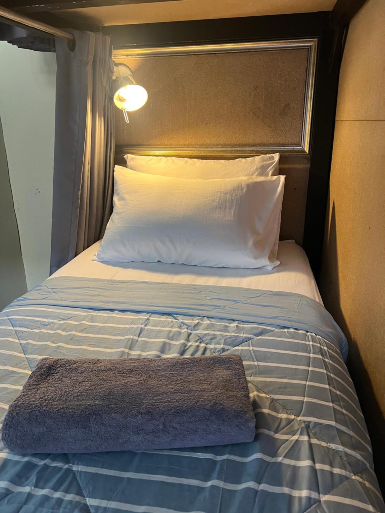 2Street Hostel (Adults Only) Σούρατ Τανί Εξωτερικό φωτογραφία