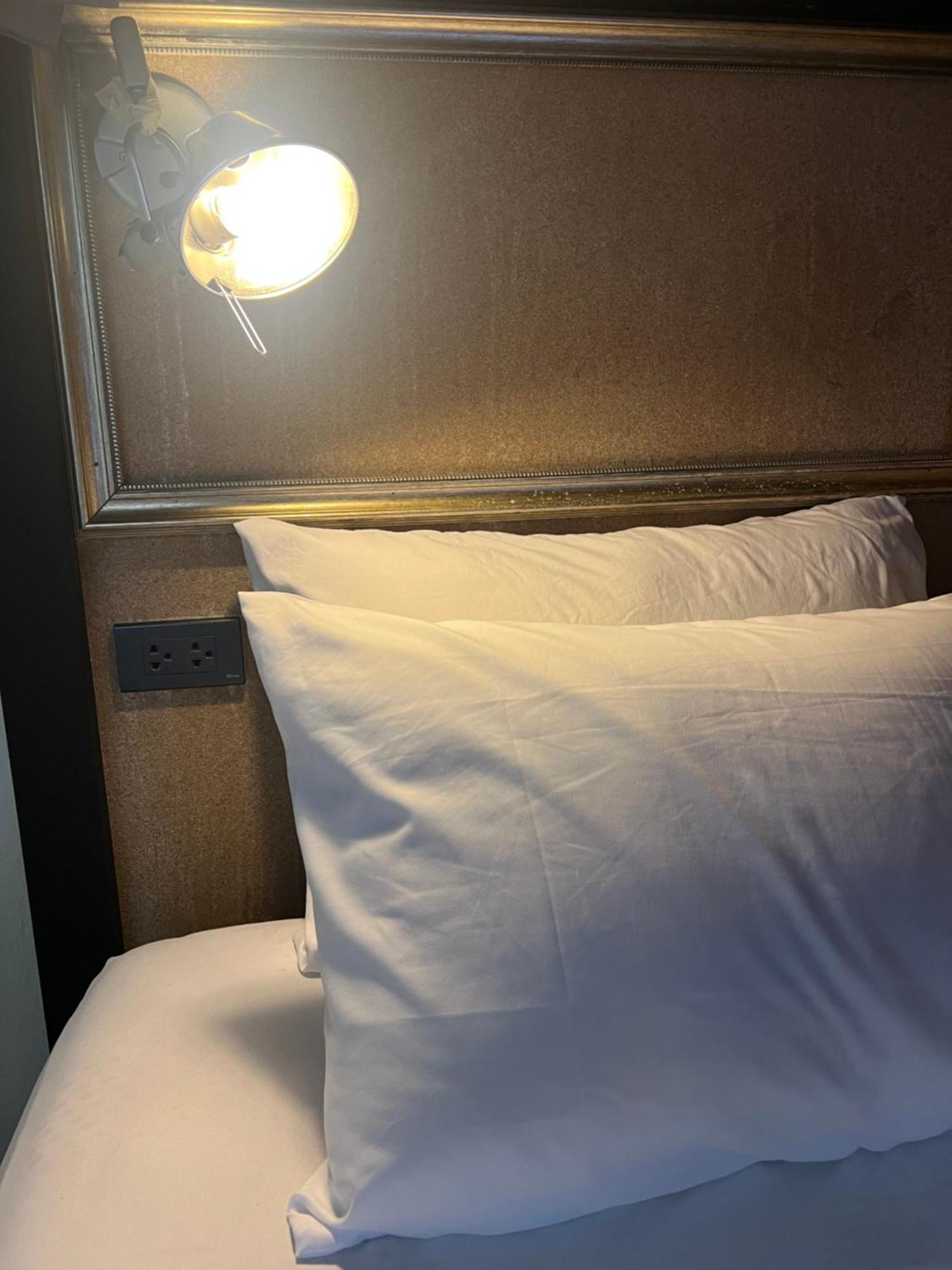 2Street Hostel (Adults Only) Σούρατ Τανί Εξωτερικό φωτογραφία